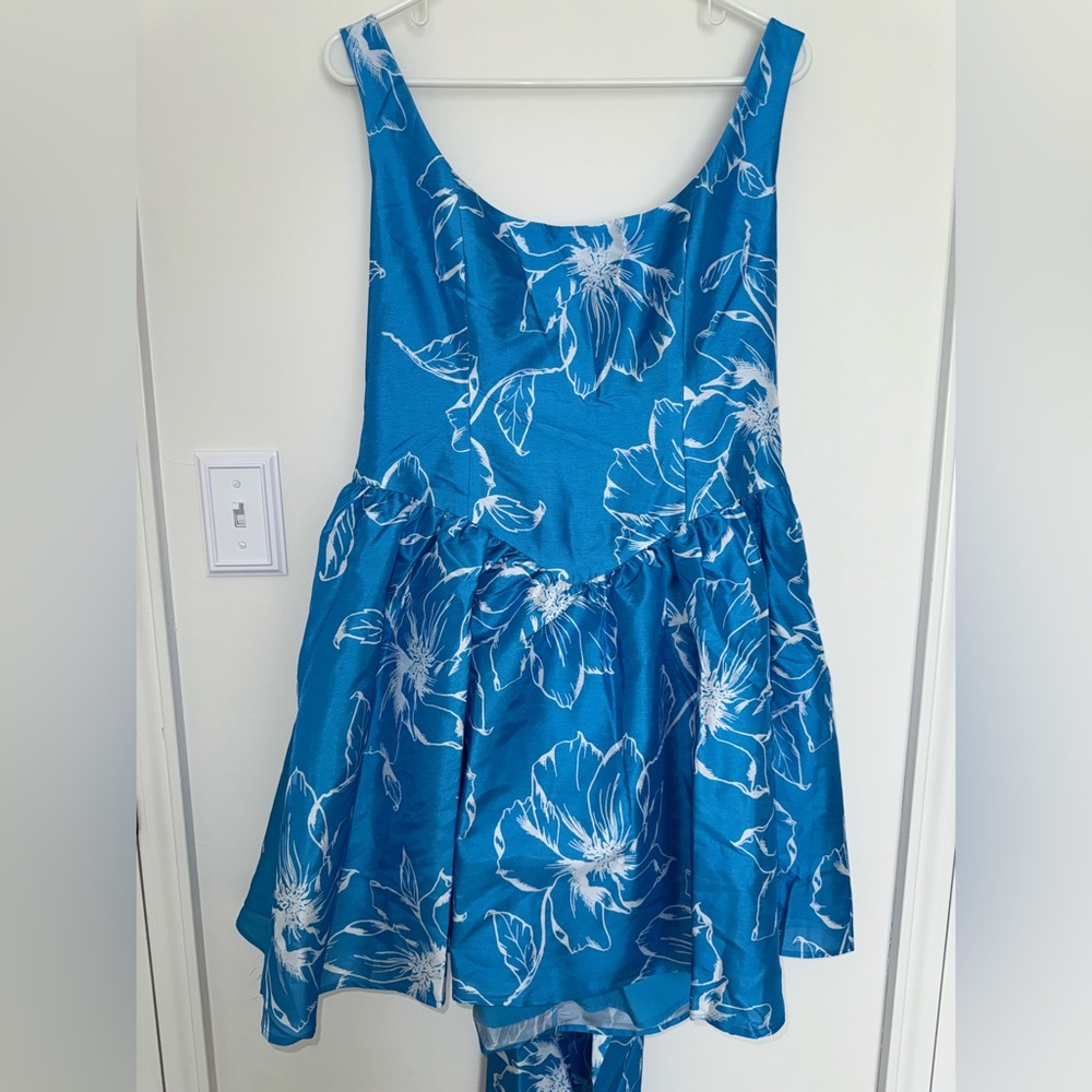 Hutch Vibrant Blue Garment